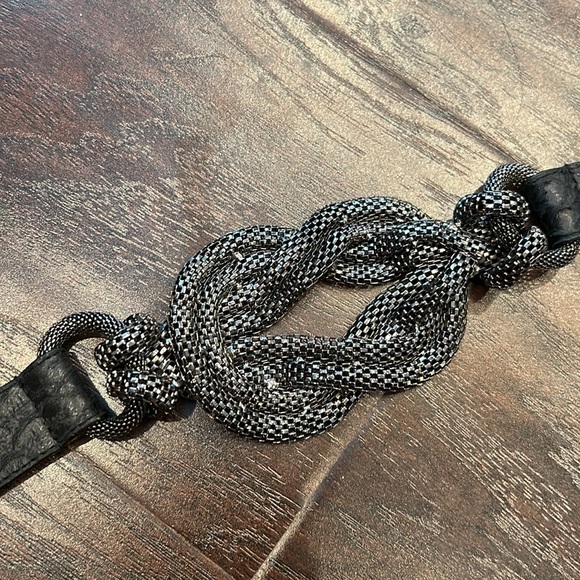 Stylish black accent belt-never worn - Picture 4 of 6